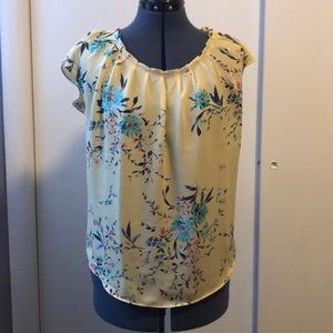 LC Lauren Conrad Pleated Floral Top | Medium